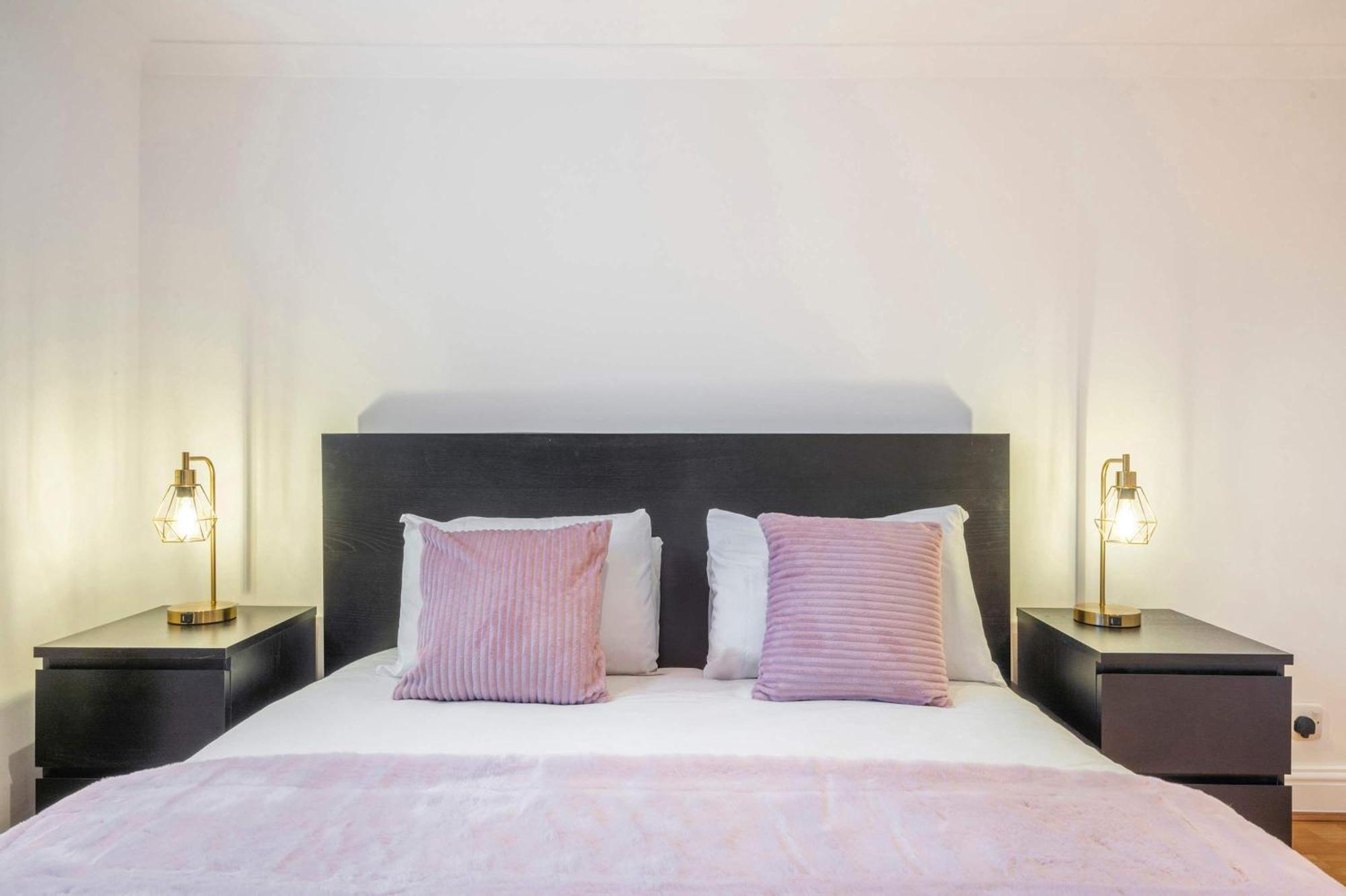 Above & Beyond - Fitzrovia - By Frankie Says Londra