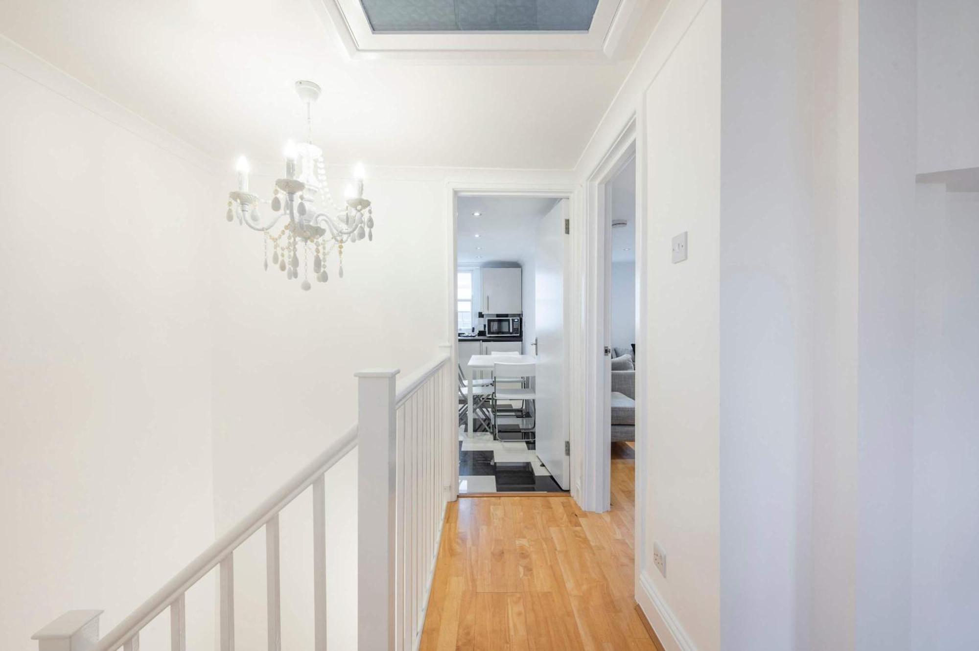 Above & Beyond - Fitzrovia - By Frankie Says Londra
